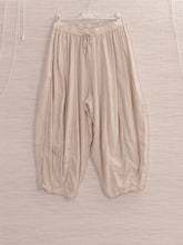 Italian Relaxed Fit Linen Capri Trousers - Beige