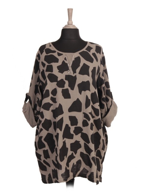 Italian Turn-up Sleeves Giraffe print Top with Side Pockets