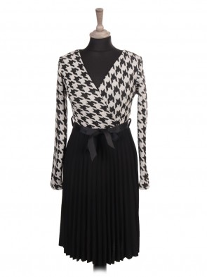 Italian Dogtooth Print Knitted Pleated Dress